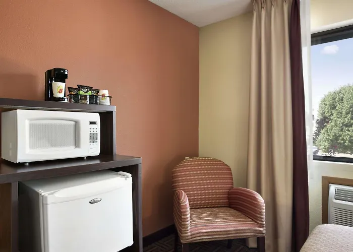 Super 8 By Wyndham Motel