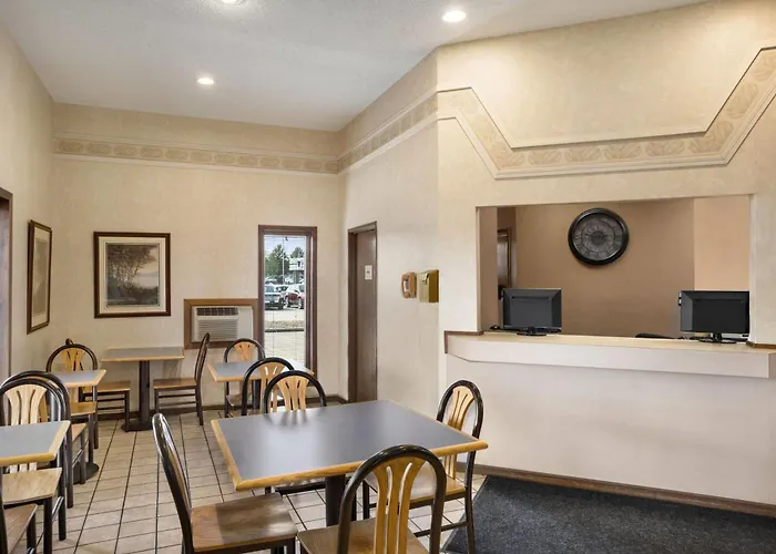 Super 8 By Wyndham Motel